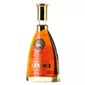 Коньяк армянский ординарный Манэ 5-летний 0.5л  Коньяк армянский ординарный Манэ 5-летний 0.5л