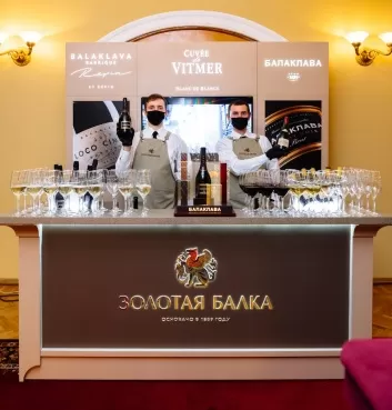 Премьера театра на Малой Бронной: «Бэтмен против Брежнева» Премьера театра на Малой Бронной: «Бэтмен против Брежнева»