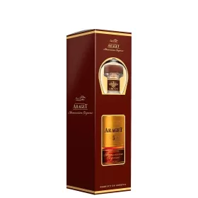 Коньяк марочный Арагет 5-летний 0.5л в подарочной упаковке + 1 стакан Коньяк марочный Арагет 5-летний 0.5л в подарочной упаковке + 1 стакан