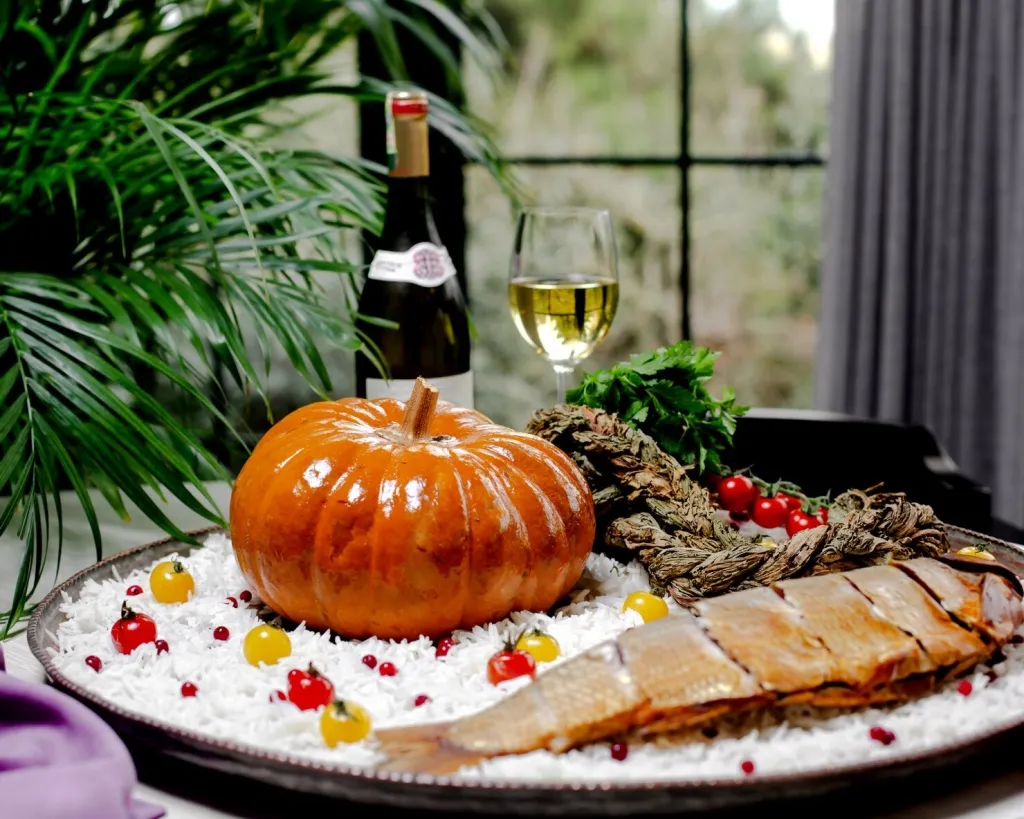 Игристое вино и горячие блюда Игристое вино и горячие блюда