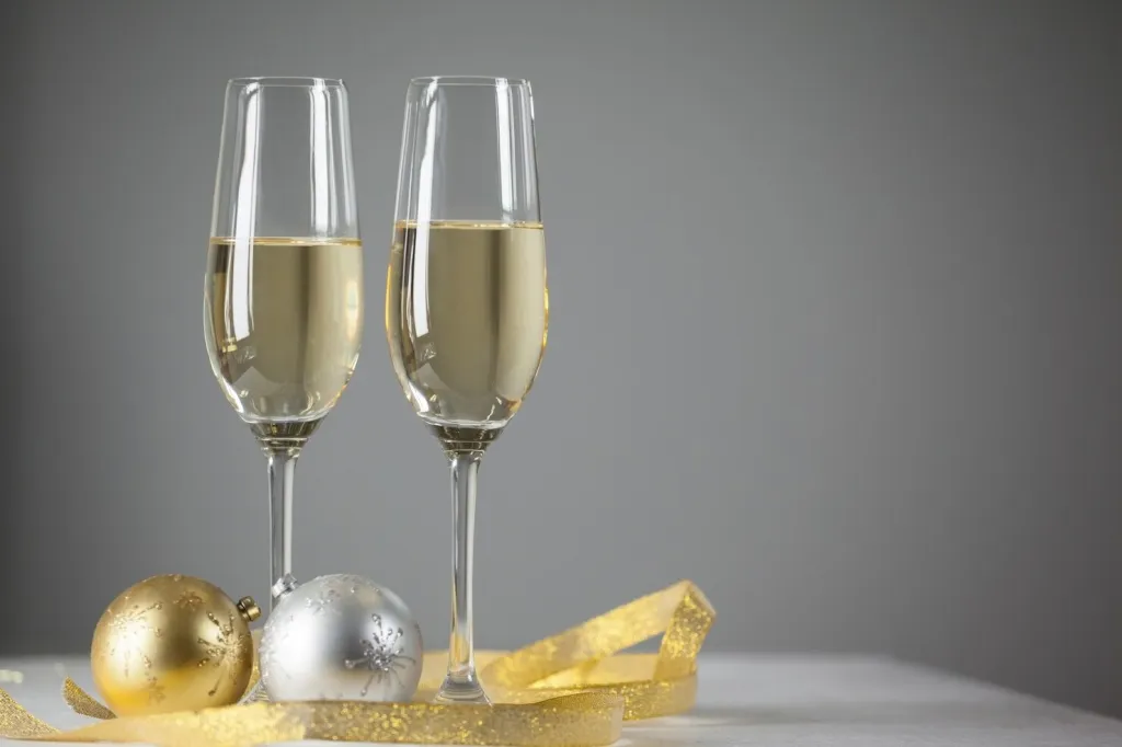 Бокалы с шампанским Бокалы с шампанским