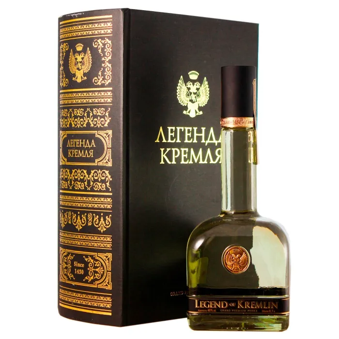 Водка Ладога ЛЕГЕНДЫ КРЕМЛЯ 0.7л в подарочной упаковке (фолиант), 